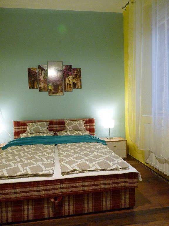 Eper Apartman Debrecen Esterno foto