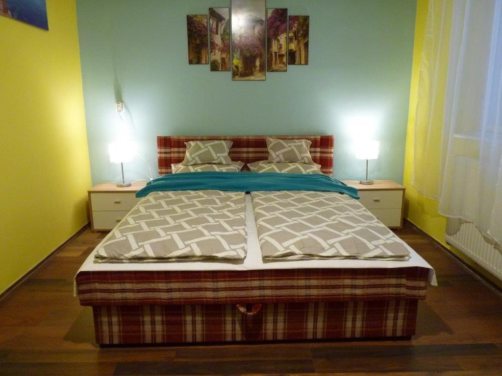 Eper Apartman Debrecen Esterno foto